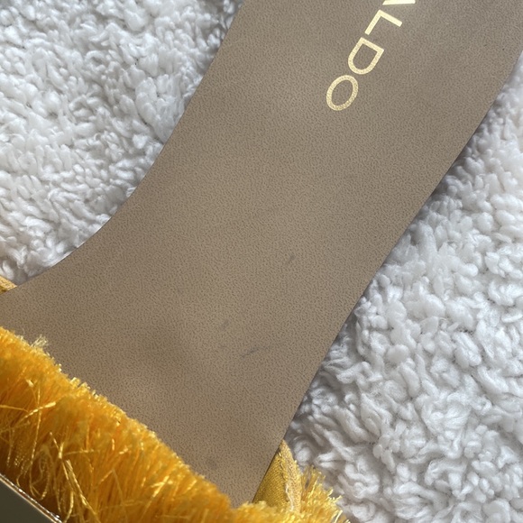 Aldo yellow gold slip ons sandals women’s size 7 - Picture 6 of 8